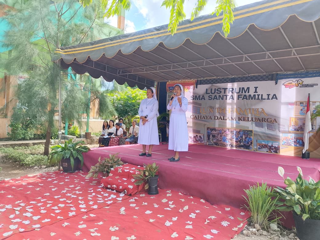 Lustrum I SMA Sta. Familia Sikumana: Memancarkan Cahaya Kreativitas Lewat "Lux in Familia"